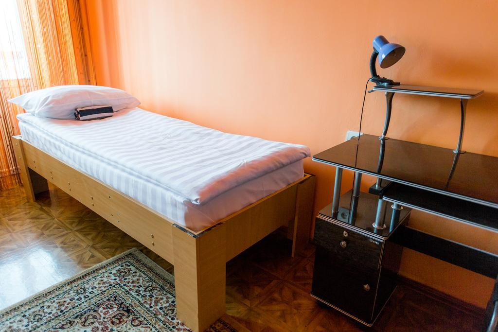 Ussr Hostel Bishkek Room photo