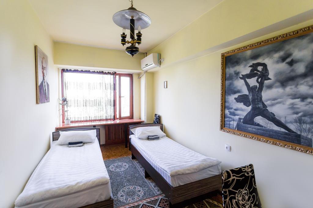 Ussr Hostel Bishkek Exterior photo